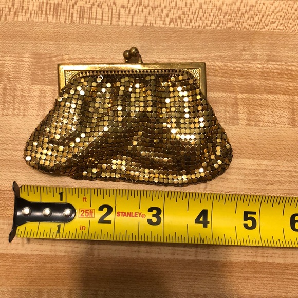 Vintage Gold Change Purse - Picture 5 of 8
